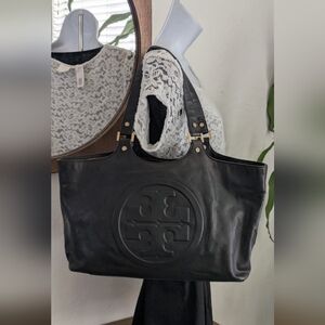 Tory Burch Bombe Blackl Leather Tote Bag .